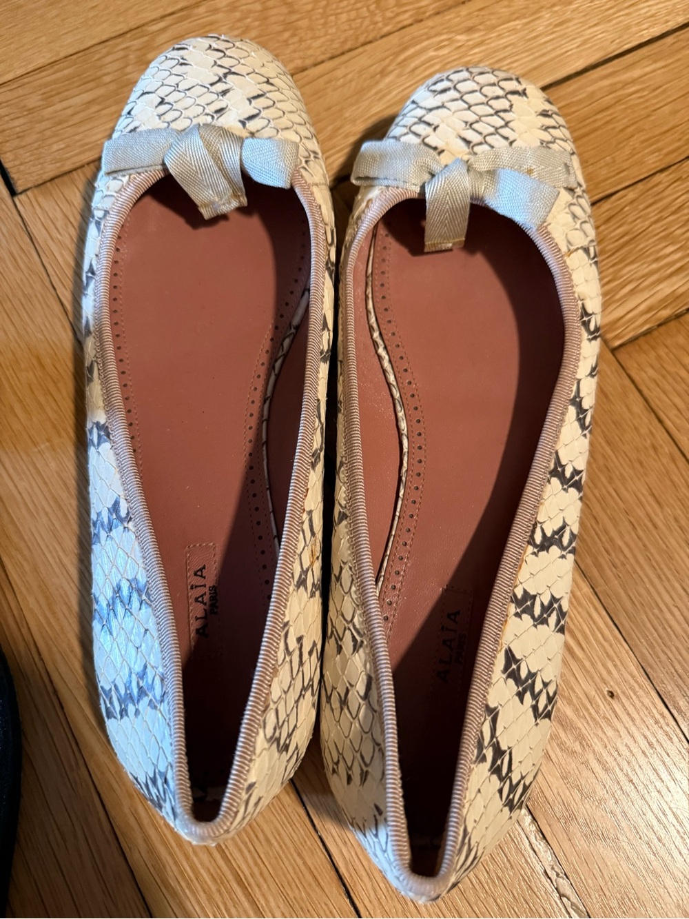 Alaïa Cream and Black Snake-Print Bow Ballet Flats